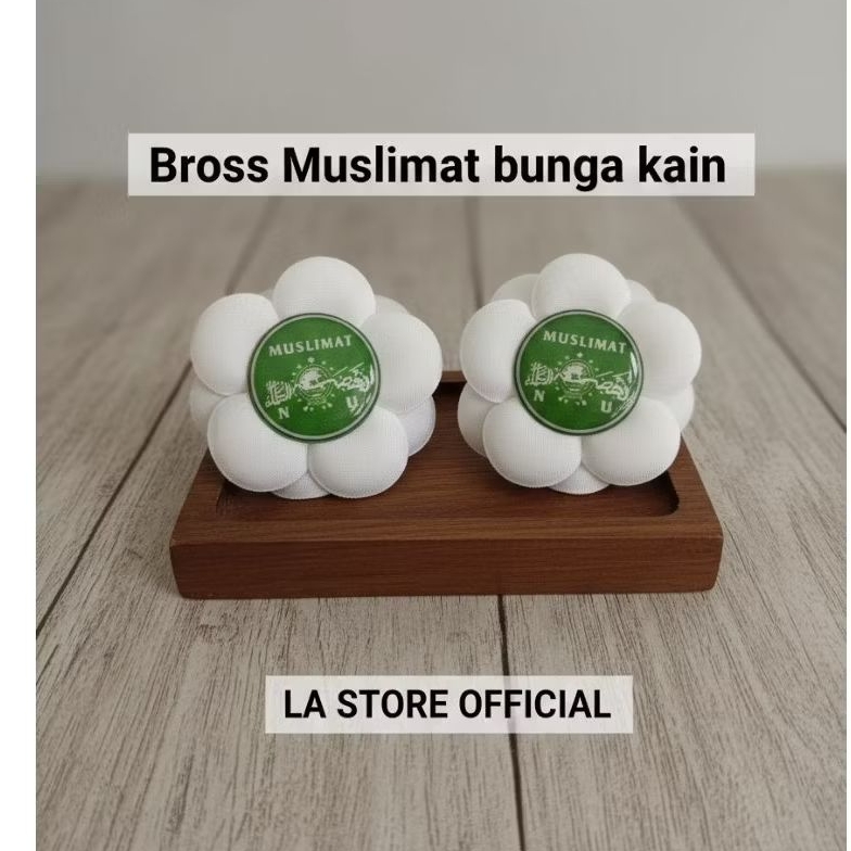 Bross Hijab Fatayat / Muslimat Bahan Bunga Kain Putih