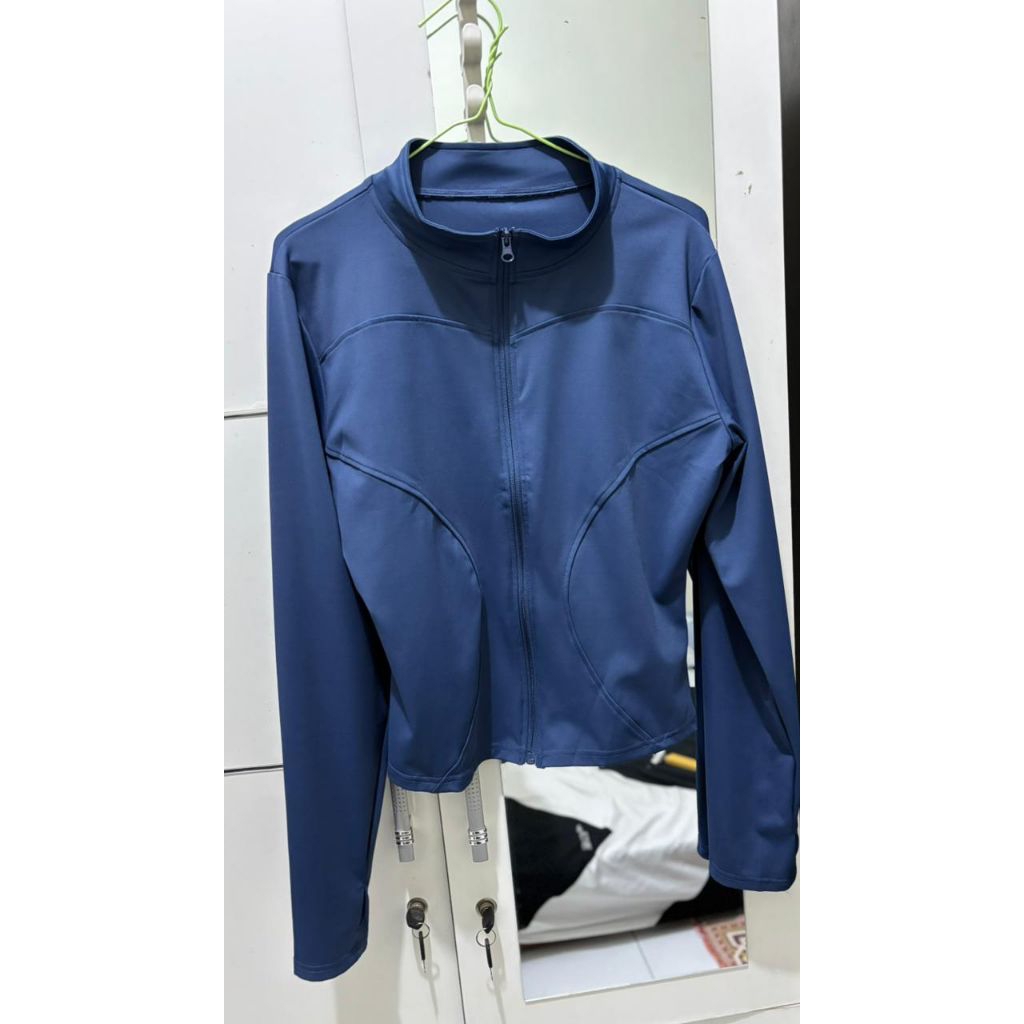 jaket olahraga preloved