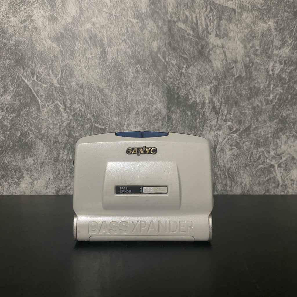 walkman tape kaset player original sanyo bassxpander kondisi normal mulus like new