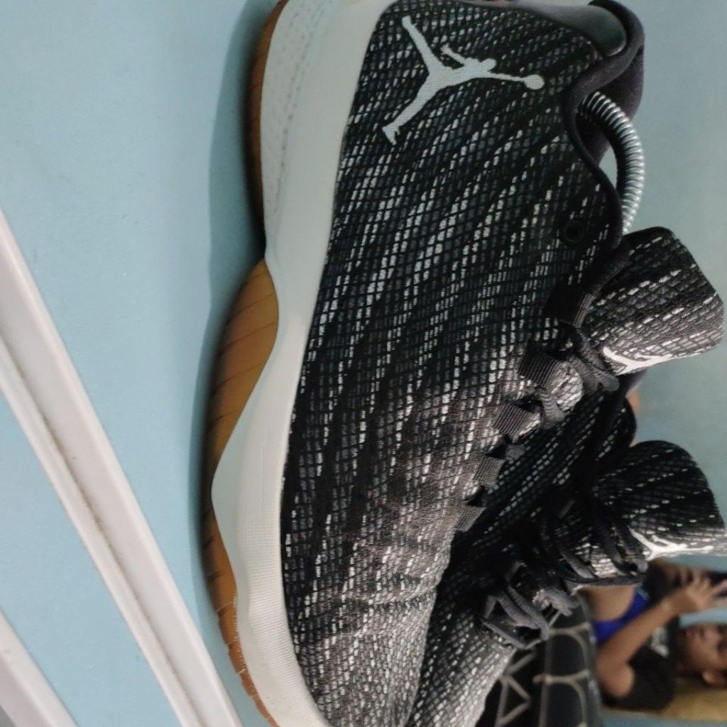 Sepatu basket second (42)