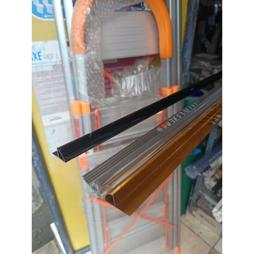 Aluminium Tile Trim / Kuku Macan Aluminium