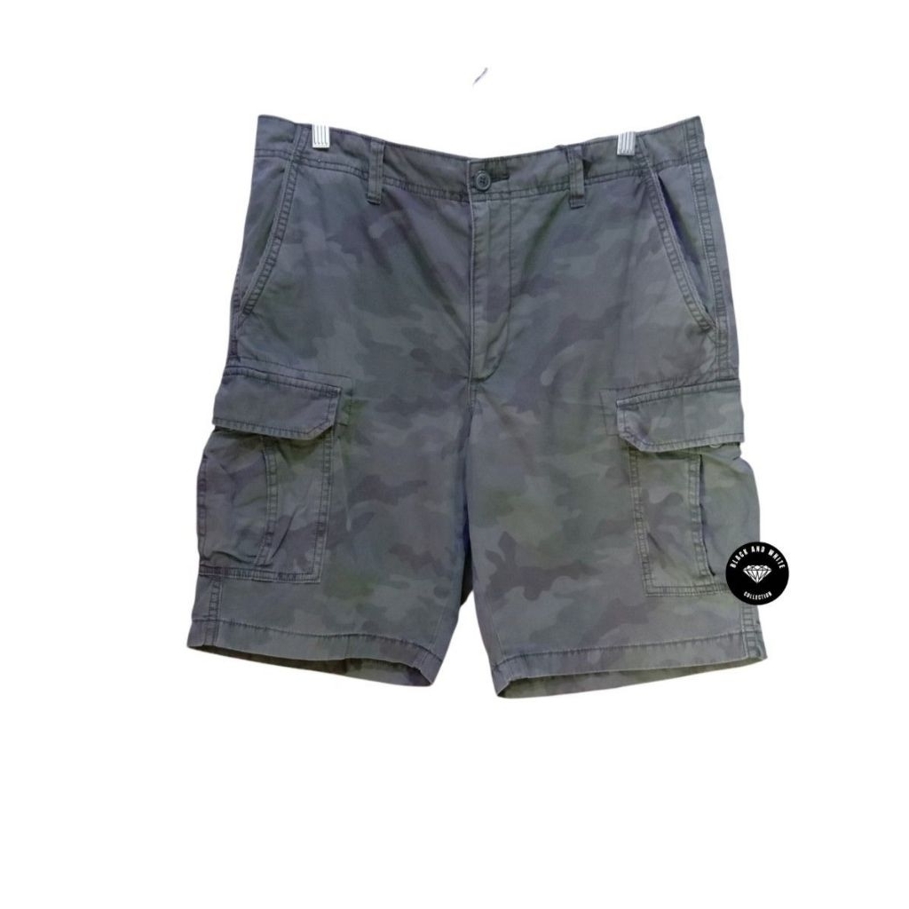 UNIQLO MAN'S BERMUDA CARGO/CELANA CARGO PENDEK PRIA BLACK & WHITE COLLECTION