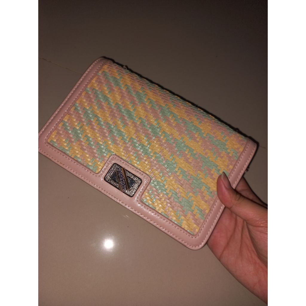 Preloved Tas Selempang CK Warna Pink Motif