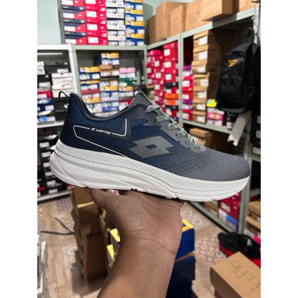 Sepatu LOTTO ERASTE running grey