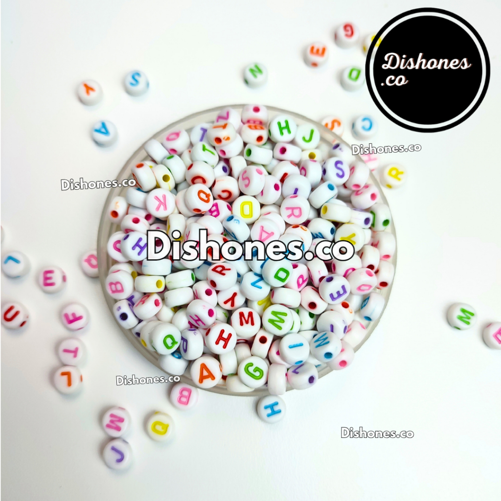 (100 PCS) Manik Manik Pipih Bulat Putih Tulisan Warna Warni / Manik Huruf Bulat Putih Teks Warna War