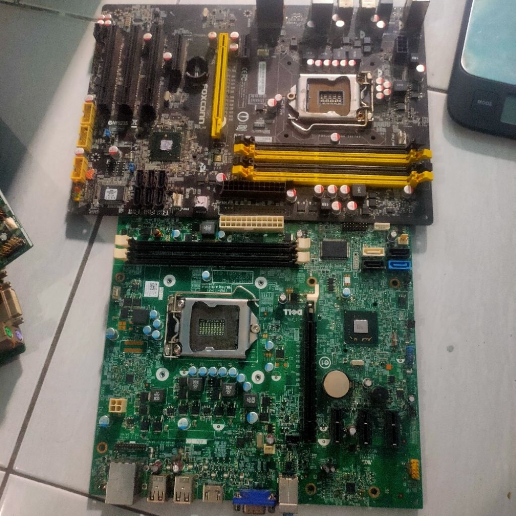 mainboard pc chip kaca rusak