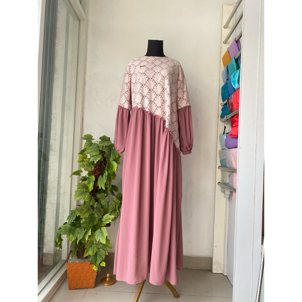 G002Gamis Ceruty Lengan Balon Variasi Brokat