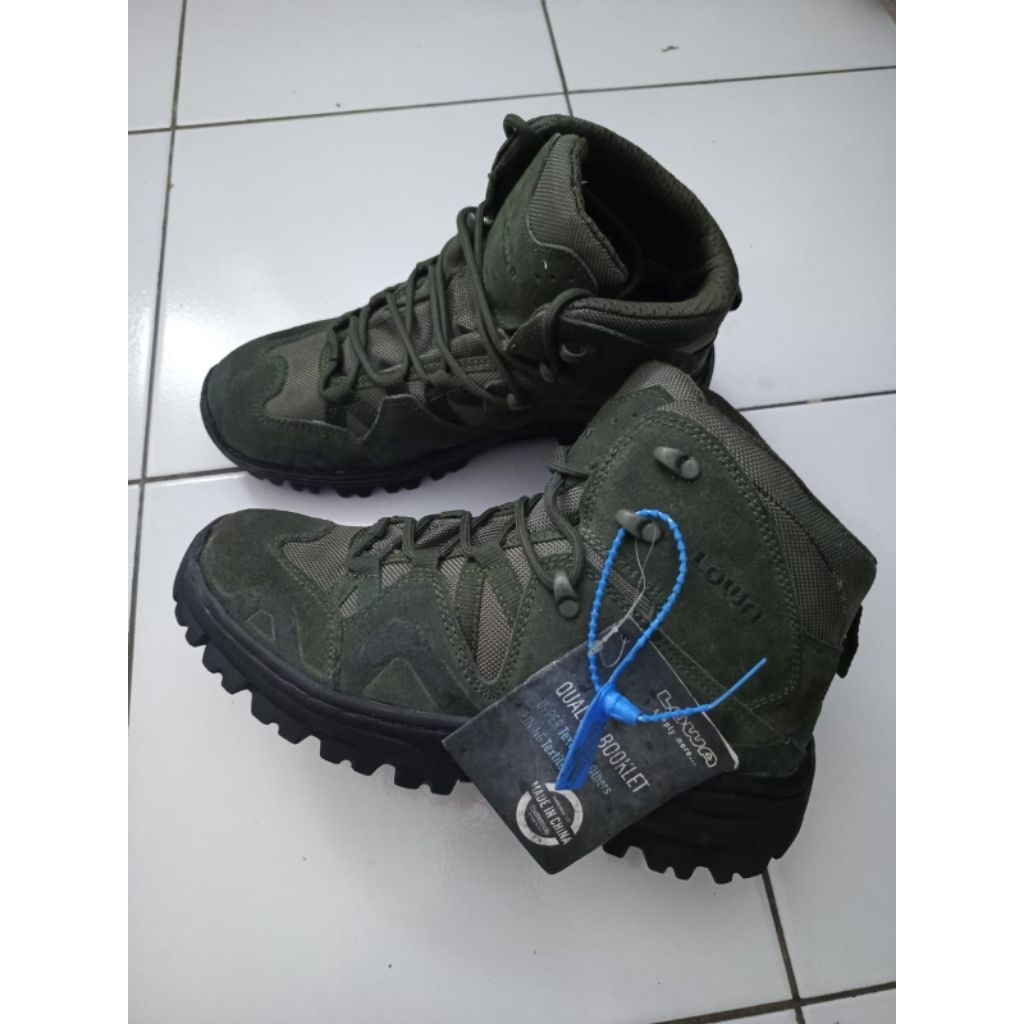 sepatu gunung hiking lowa size 41 dan 42