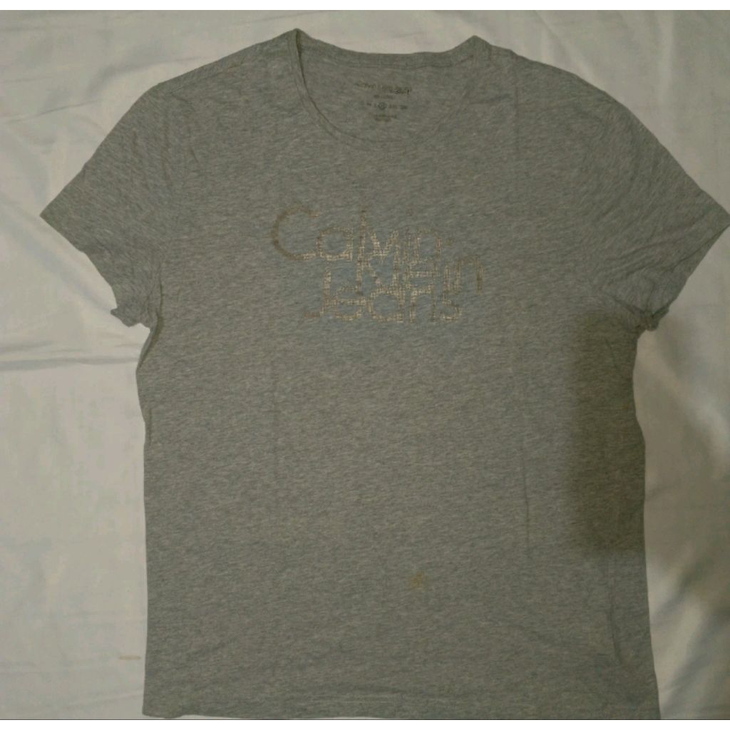 Calvin Klein kaos wanita