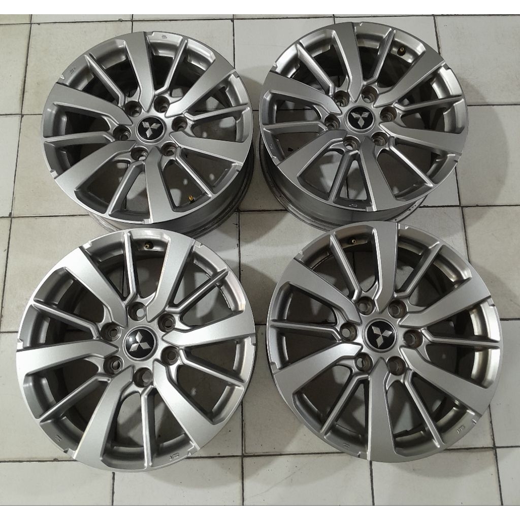 Velg  pelek mobil Second murah oem mitsubishi pajero  Ring 18