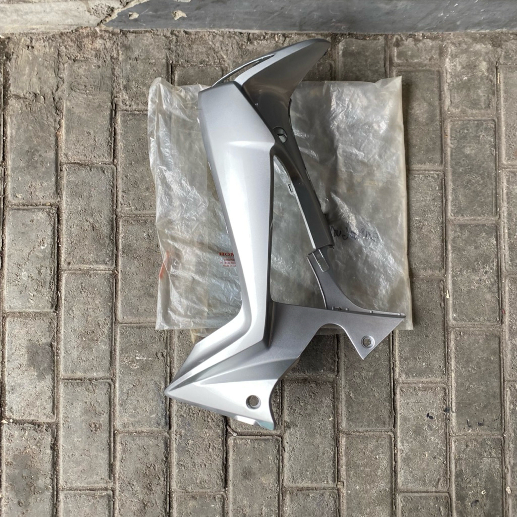 64450 KVL N01 COVER SAYAP KIRI SUPRA X 125 BATMAN 2007-2013 SILVER MUDA ORIGINAL AHM
