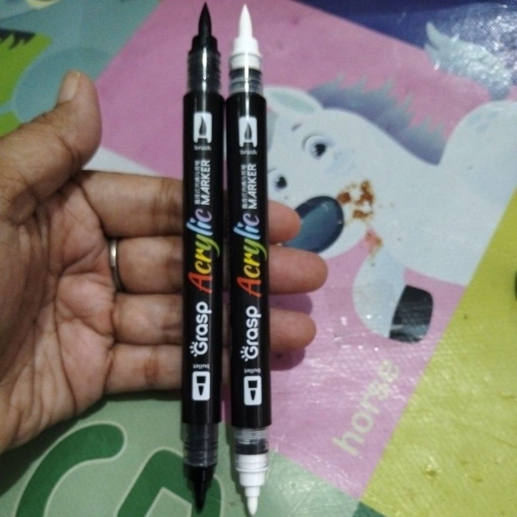 Grasp Brush Twin Acrylic Marker Hitam & Putih Ecer