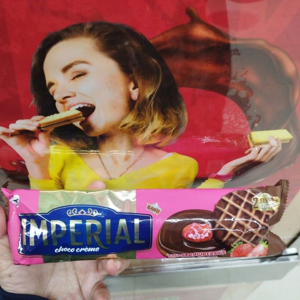 Biskuit Imperial Rasa Strawberry Cream