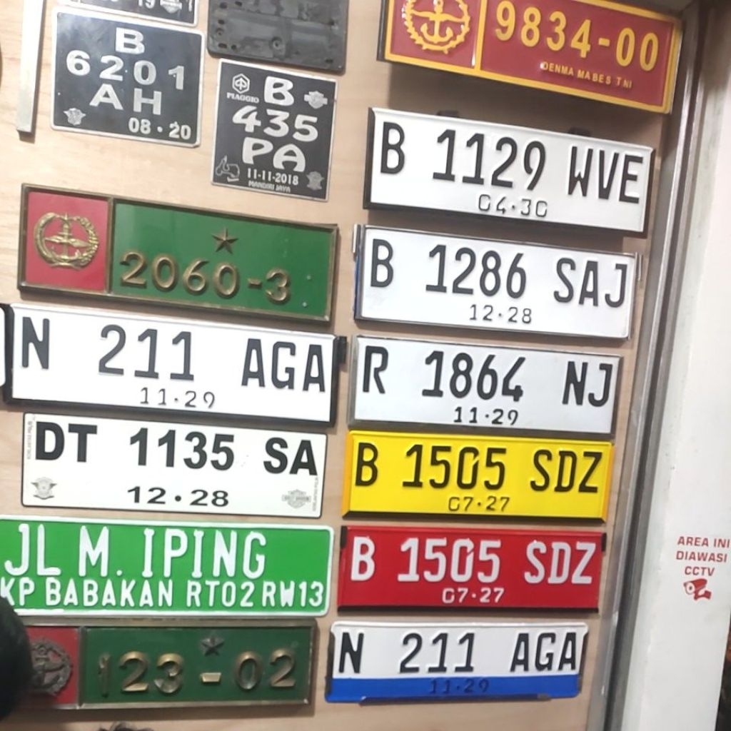 / PLAT MOBIL BARU HITAM DAN PUTIH