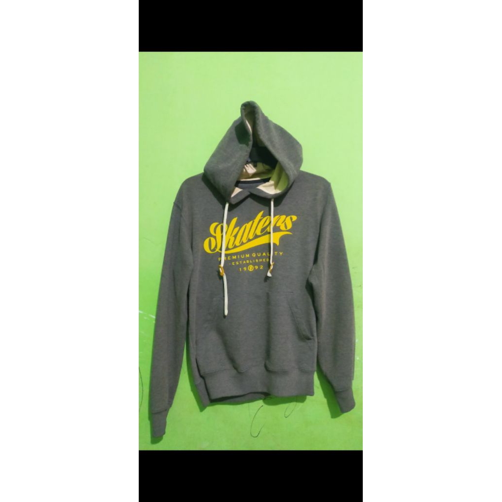 suiter/hoodie skaters