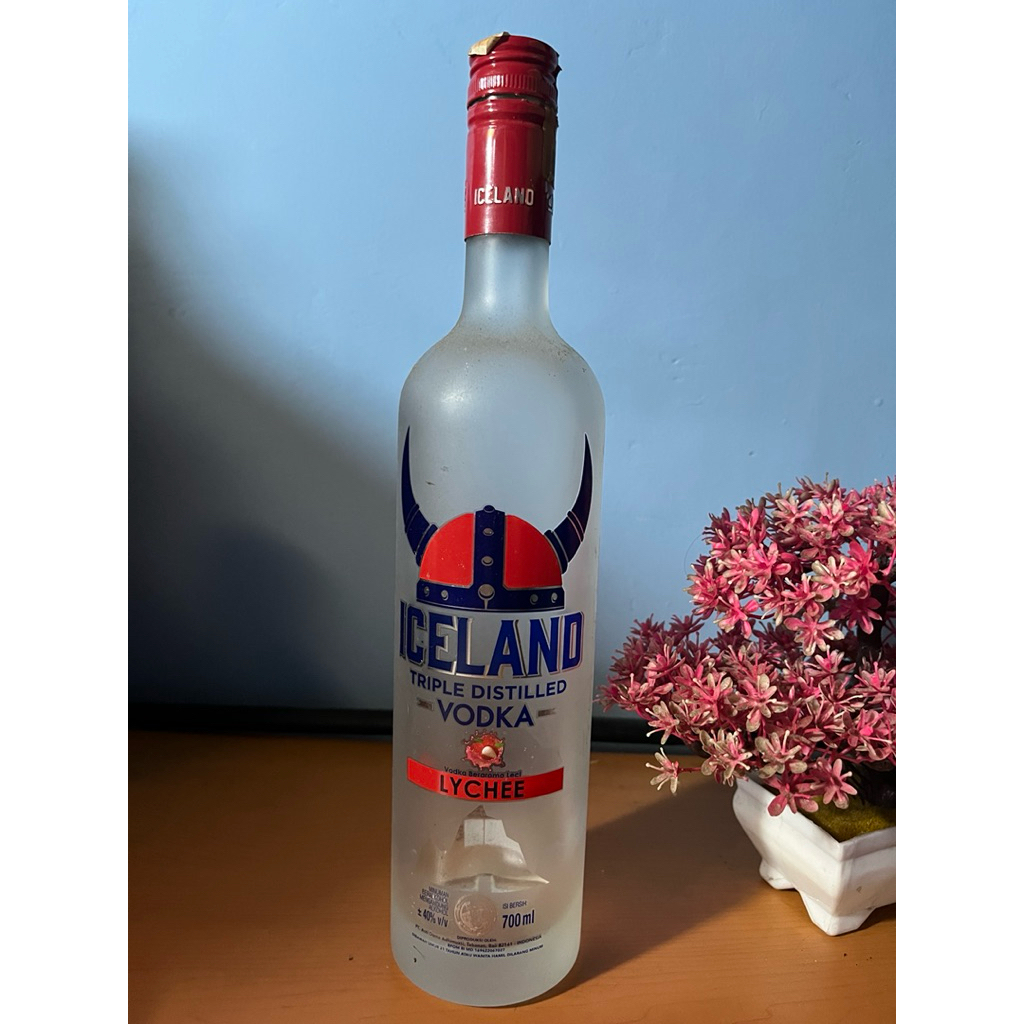Botol bekas minuman import iceland /koleksi/pajangan/hiasan