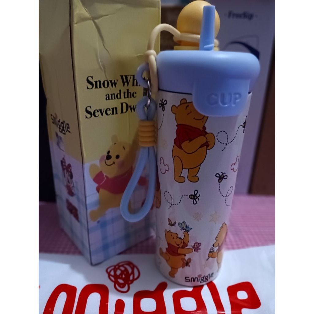 Tumbler Smiggle Collab Disney pooh