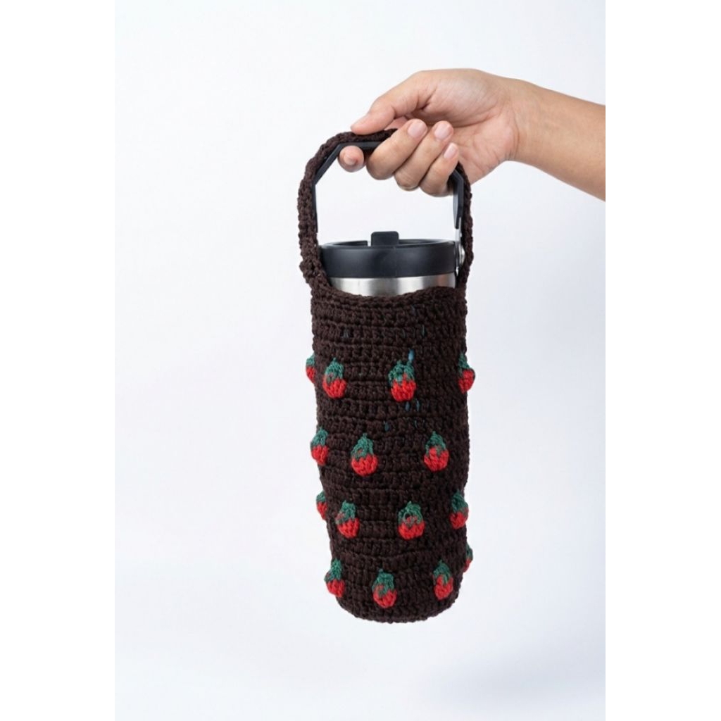sarung Tumbler rajut motif strawberry/cover Tumbler rajut handmade/sarung botol minum rajut