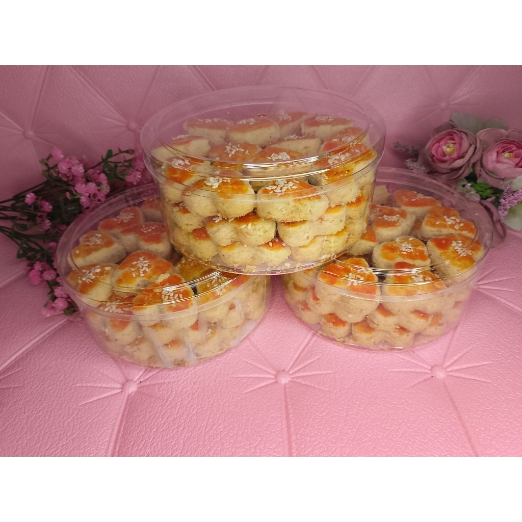 kue kering kacang toko Rahayu berkah kue manis lembut dengan bentuk love