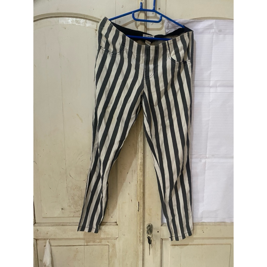 preloved celana garis garis