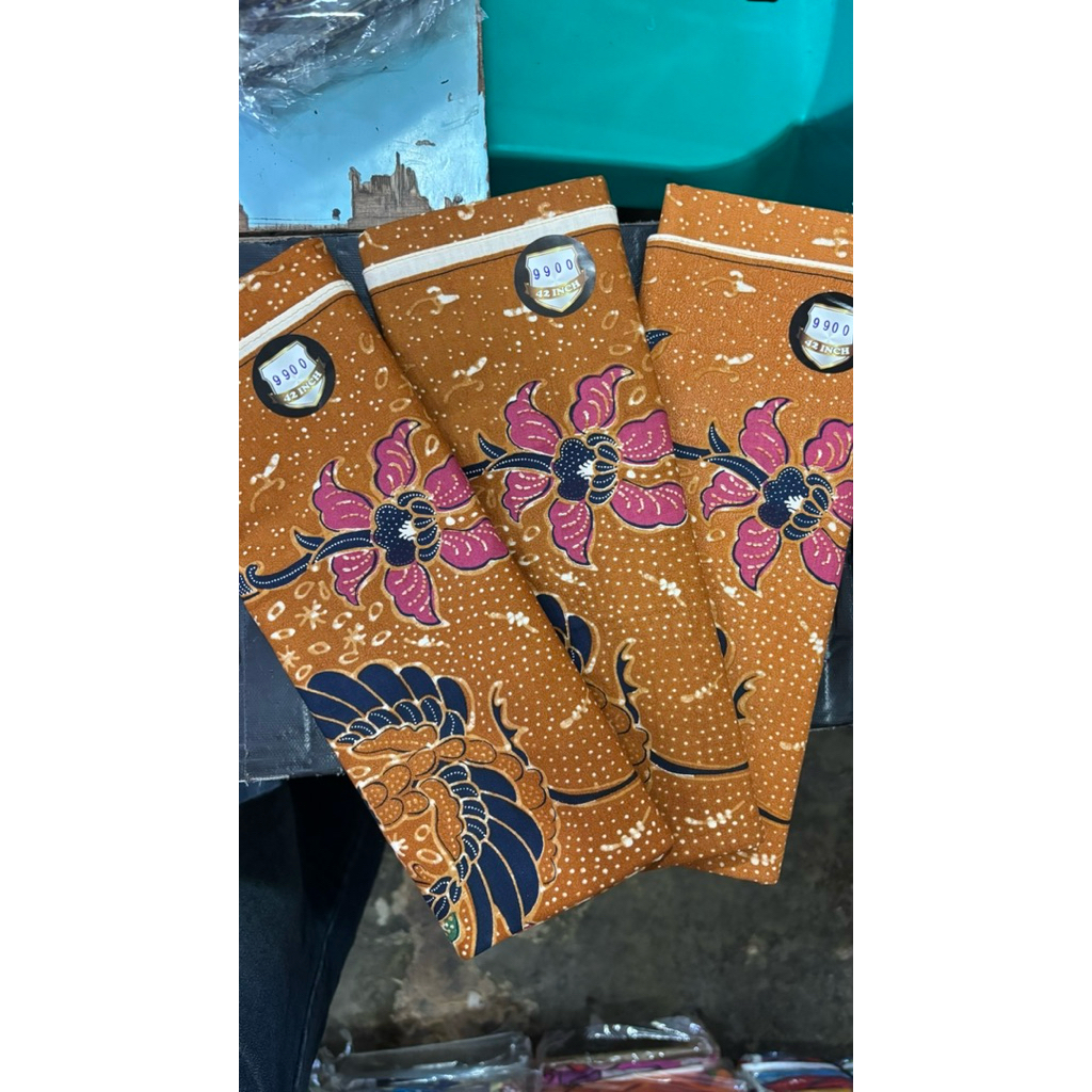 kain panjang danar hadi