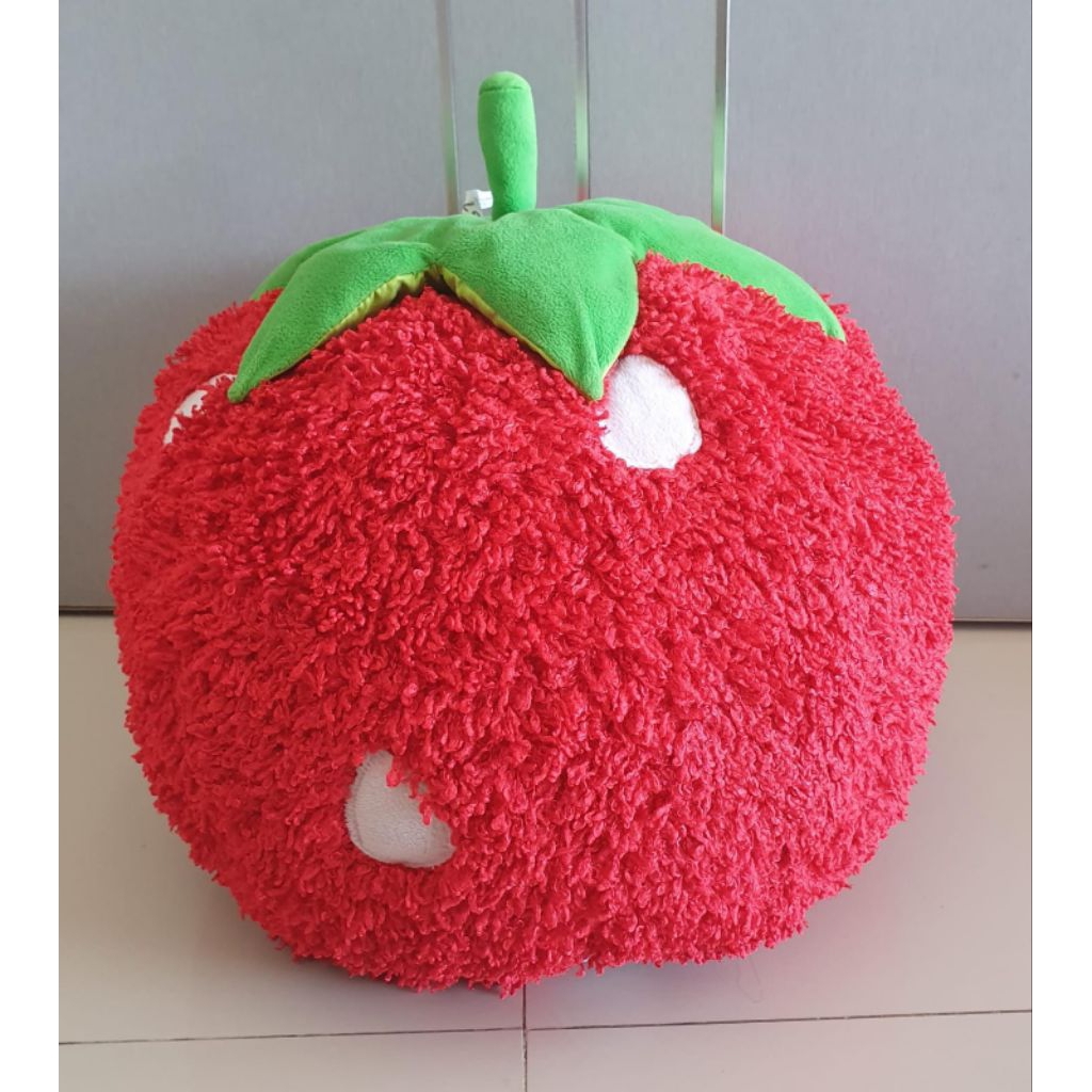 ISTANA Boneka Strawberry Merah Jumbo Preloved