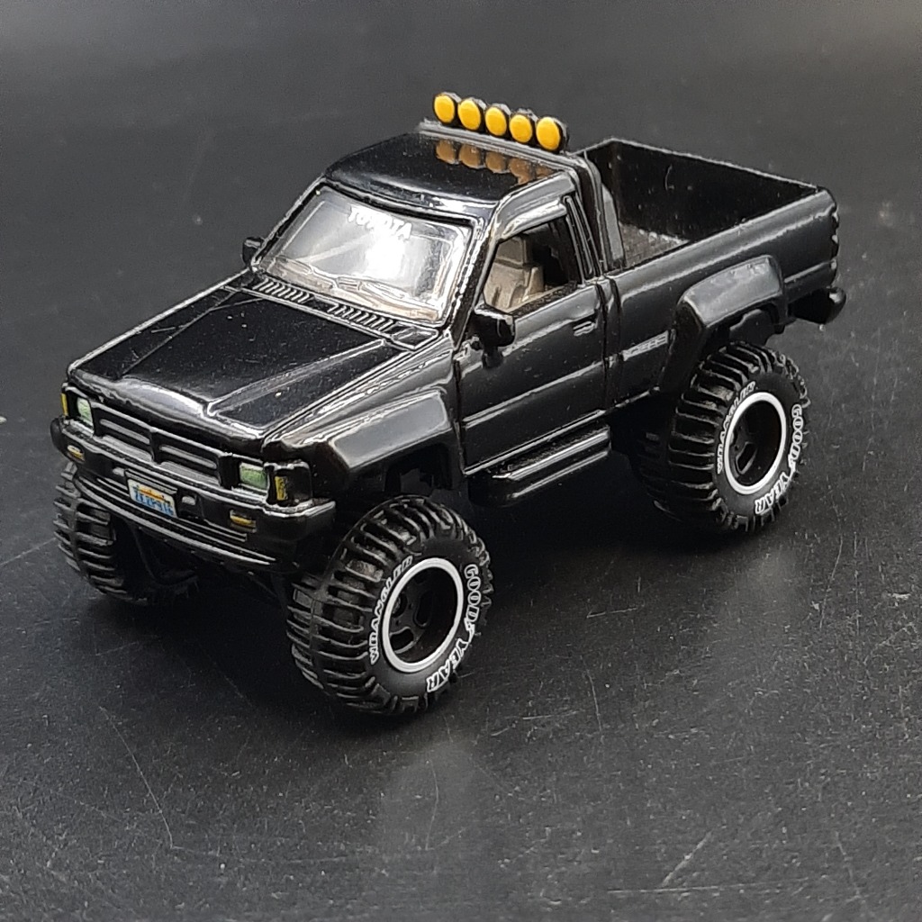 Hot Wheels Loose 87 Toyota Truck Retro Back To The Future