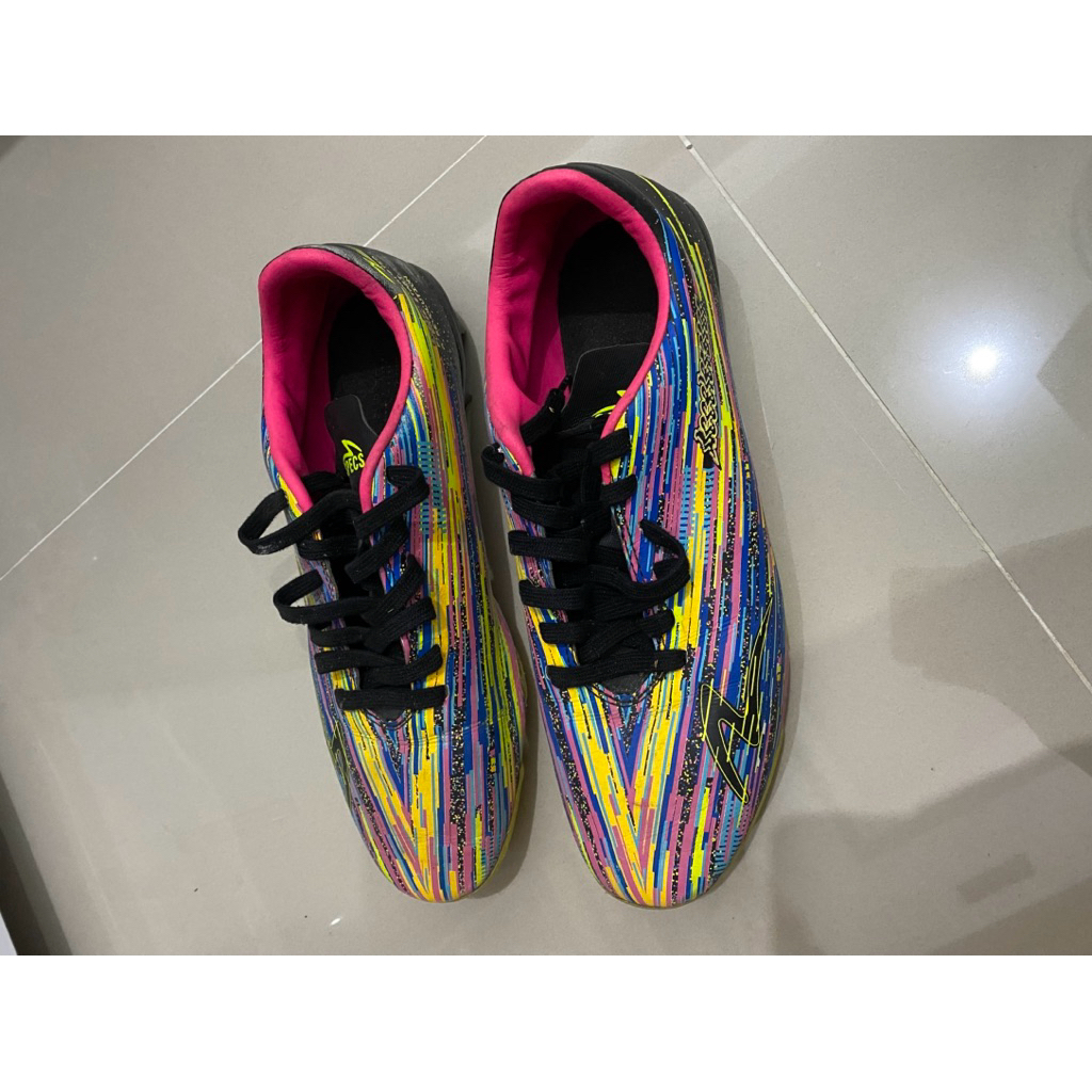 SEPATU SEPAK BOLA SPECS LS 3 FRACKTAL