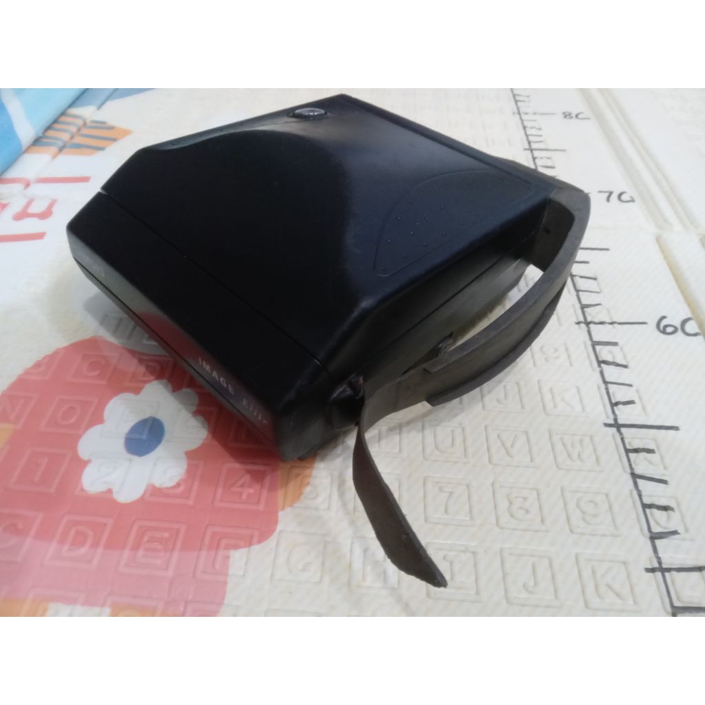 Camera Polaroid jadul (pajangan)