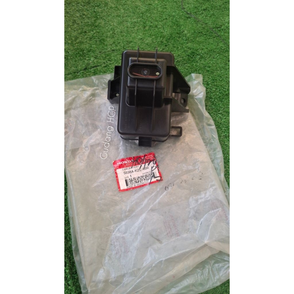 Gase Battery Box Tutup Aki Spacy Karbu F1 8125A-KZL-A00 Ori Honda Genuine Parts