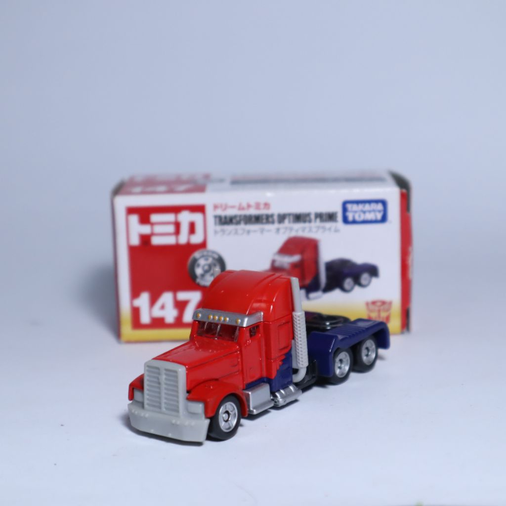 OPTIMUS PRIME TRANSFORMERS TOMICA DIECAST