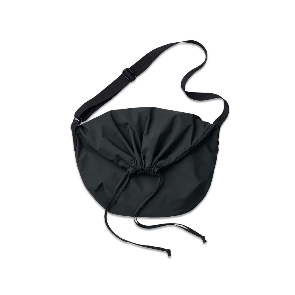 PRELOVED Uniqlo Drawstring Unisex Bag in Black