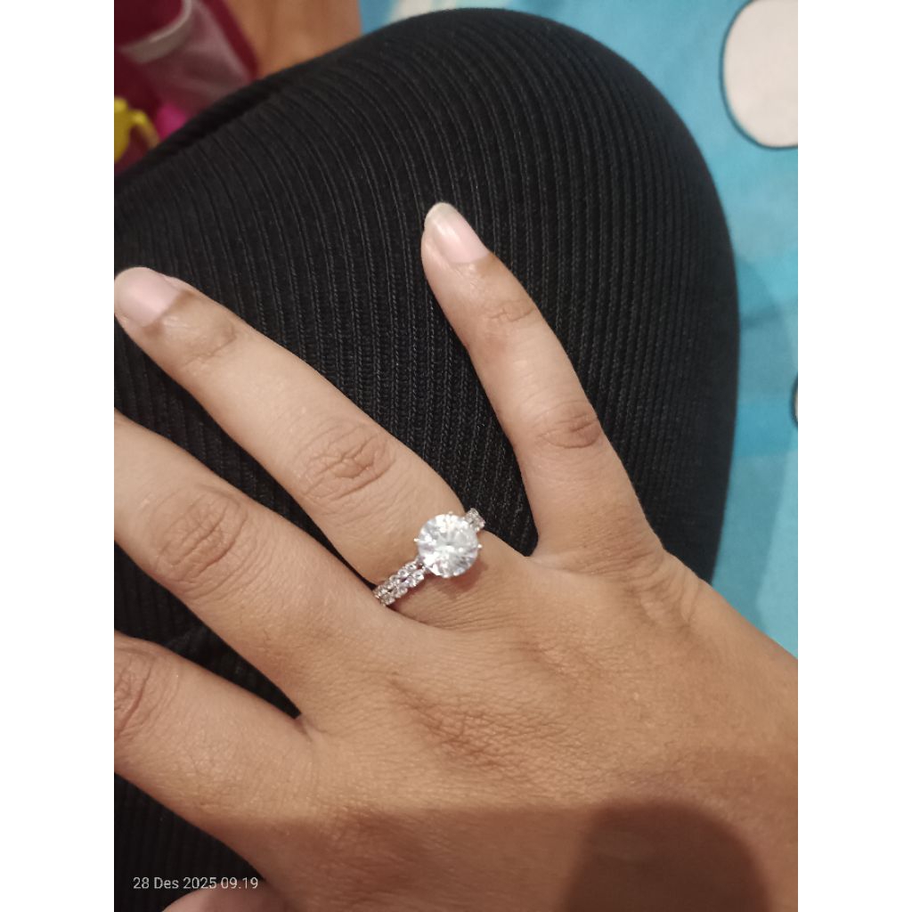 cincin emas ubs starshine  2,28 grm 17k mata putih