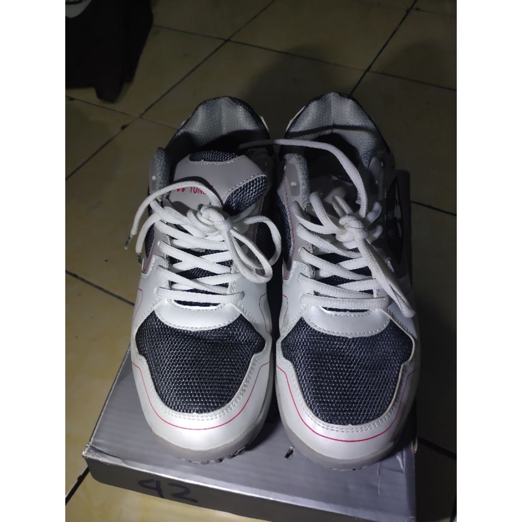 sepatu badminton yonex ori