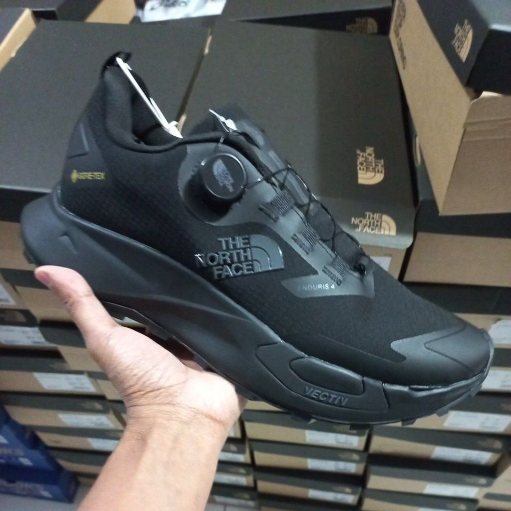 SEPATU HIKING TNF