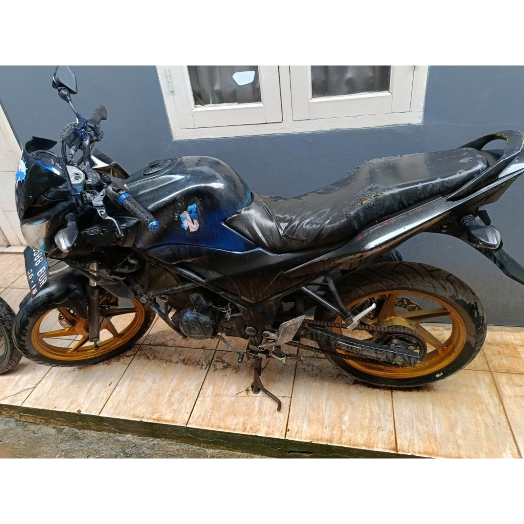 Motor Honda cb150r tahun 2013 Seken