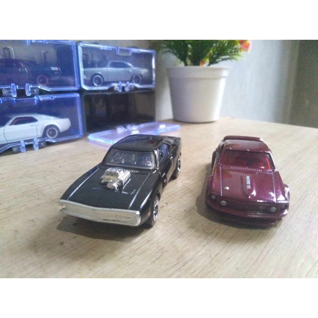 Hotwheels loose 1 paket : Fast and furious Dodge charger 70' RT 5-Pack & Boss Mustang 302 pantone