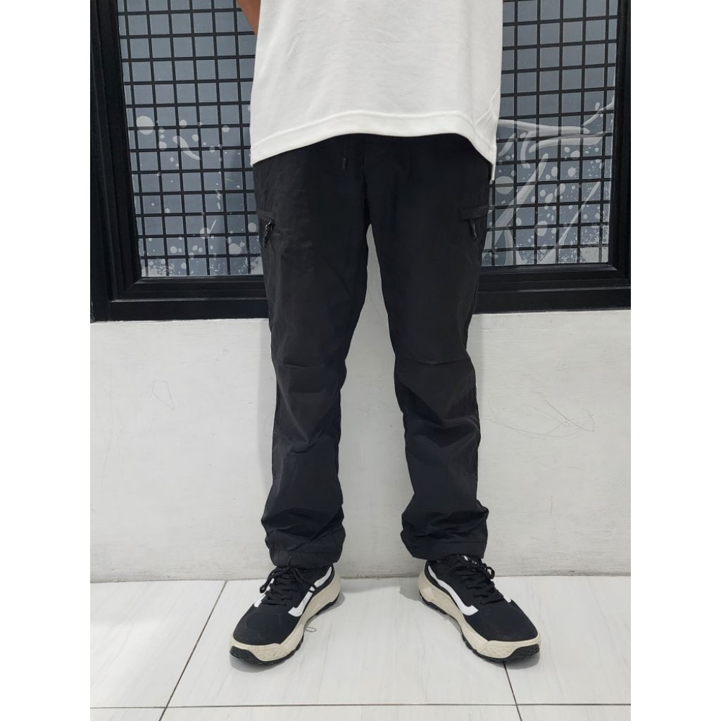 Uniqlo Cargo Heattech Warm Pants - Size S (Bekas)