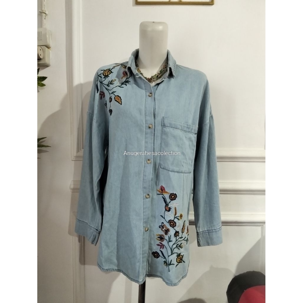 kemeja bahan denim motif sulam