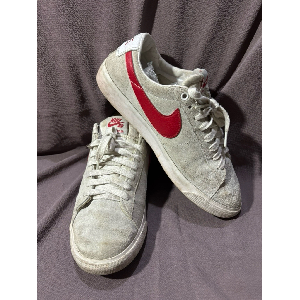 Sepatu second Nike blazer low suede sz 42 (baca deskripsi)