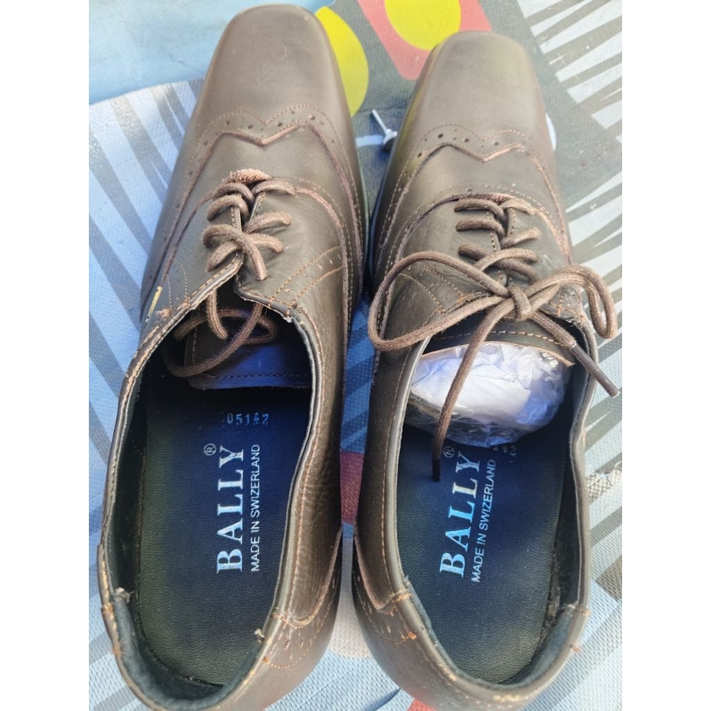 sepatu bekas kulit asli