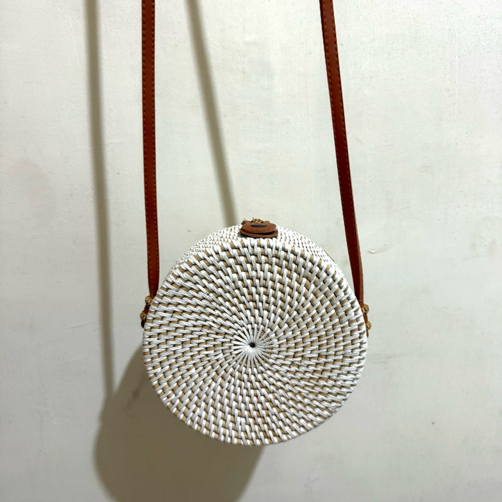 Tas Bali Rotan Putih Diameter 18 cm