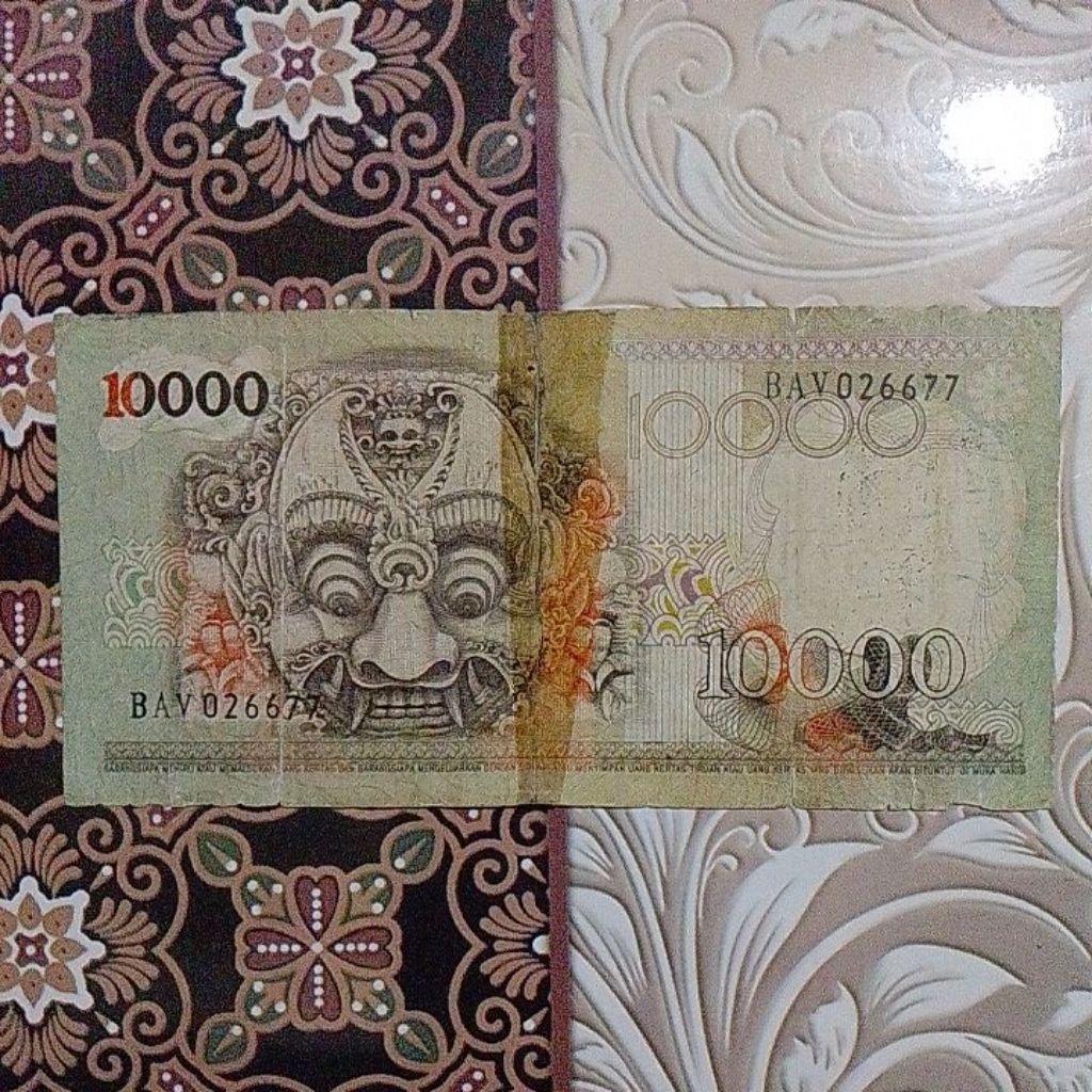 Uang 10000 Barong 1975 fine isolasi