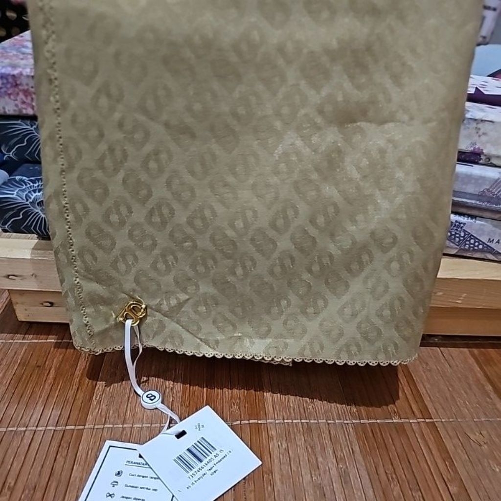 buttonscarves tapis embos khaki as is