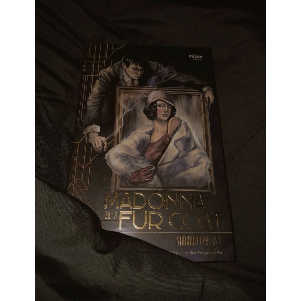 [Preloved] Madonna in a Fur Coat - buku ori