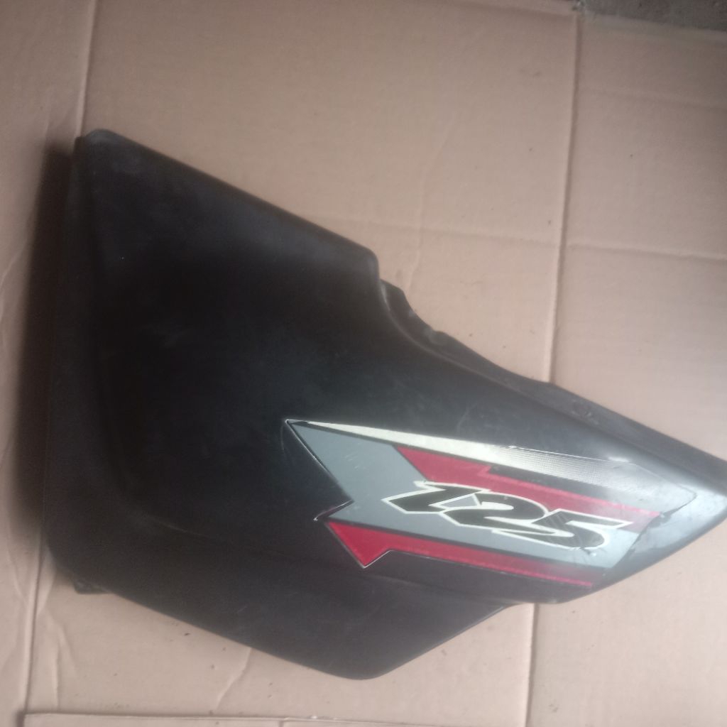Tutup Aki/cover Aki Suzuki Thunder 125 sebelah kiri original