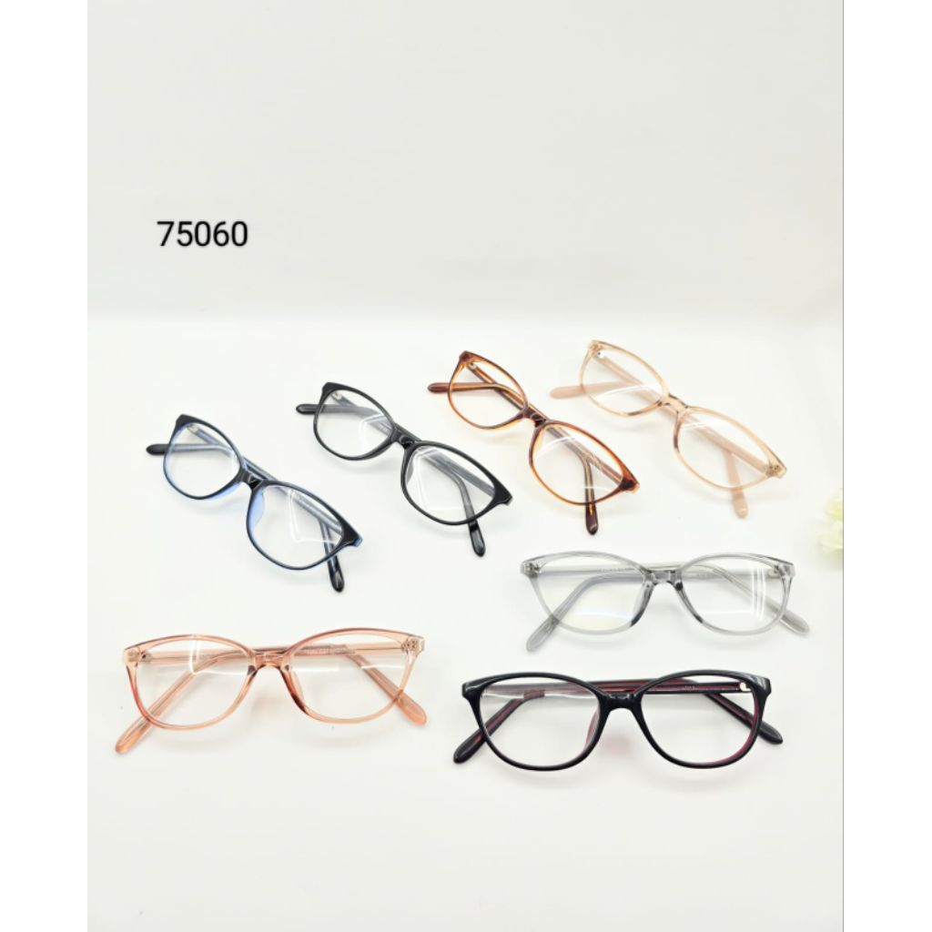 Kacamata wanita model cat eye