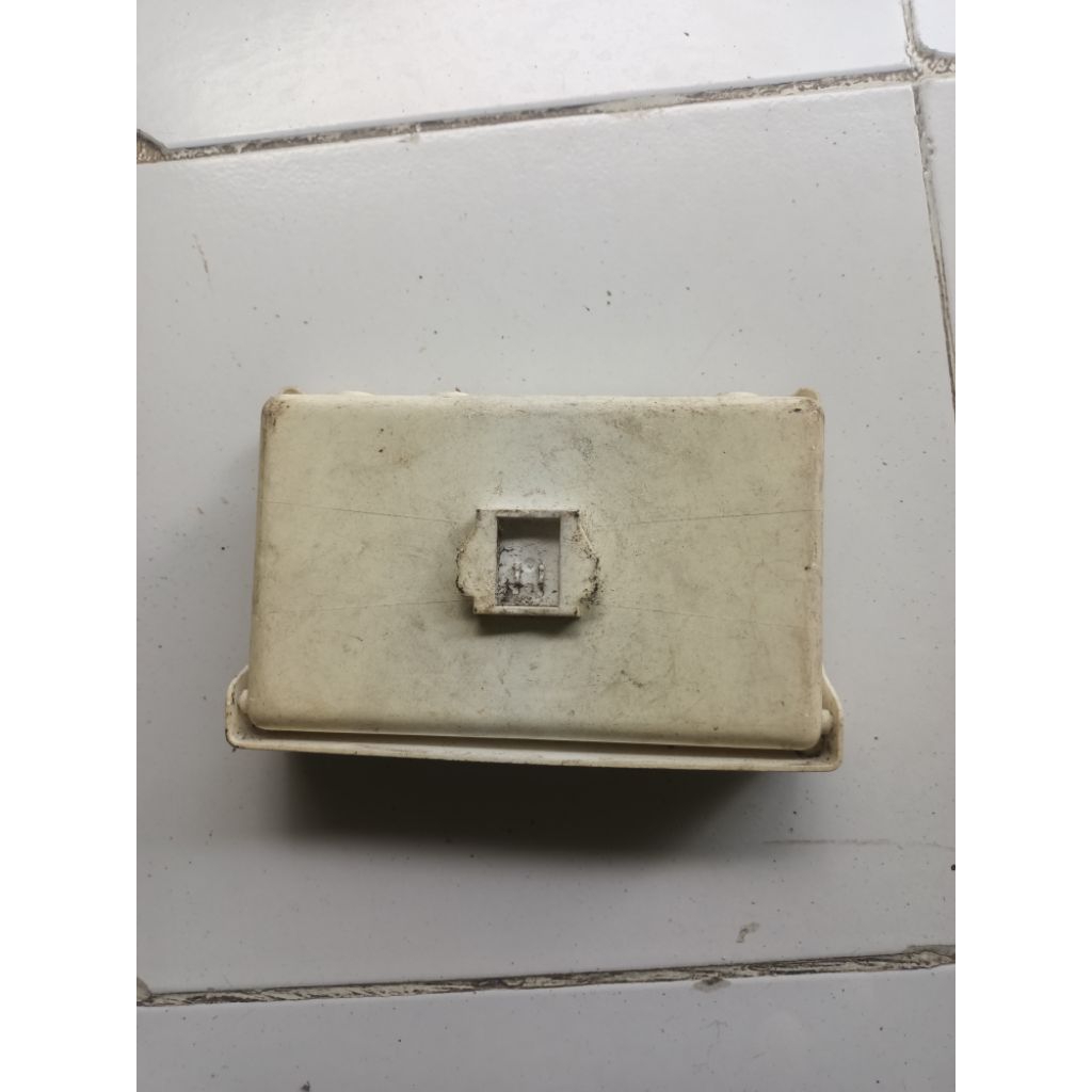 Box bekas booster antena tv kosong