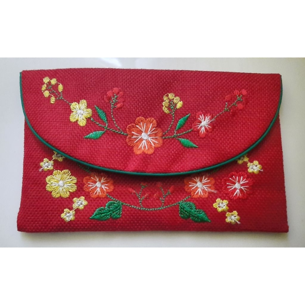 dompet kain merah, motif bunga