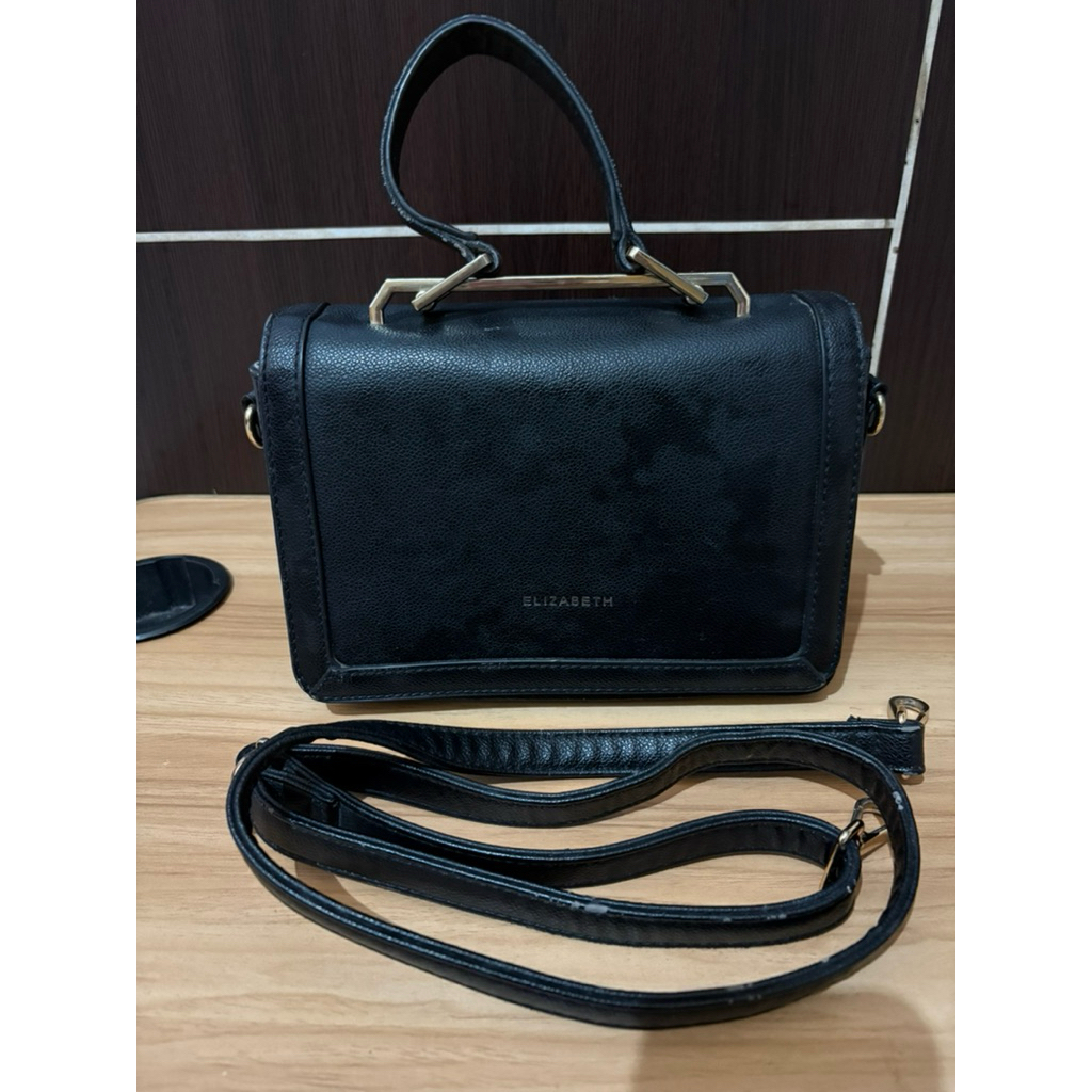 Preloved Tas selempang Elizabeth warna hitam